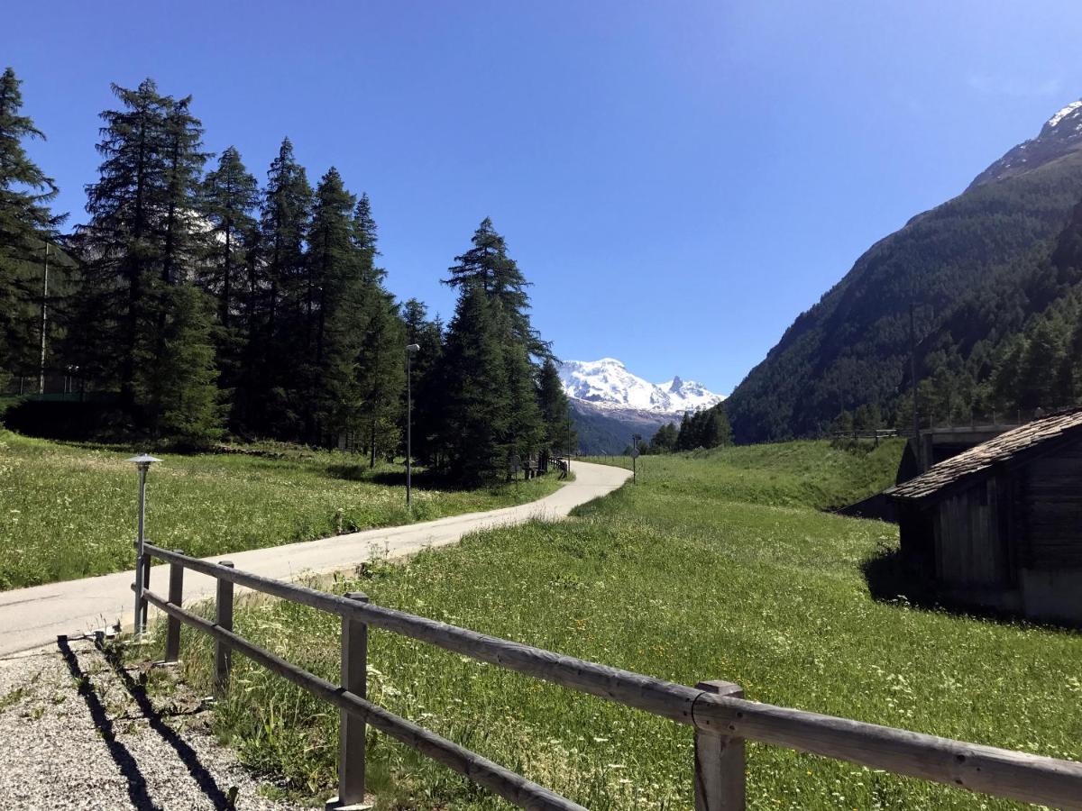 B&B Matterhorn Golf Randa Bagian luar foto