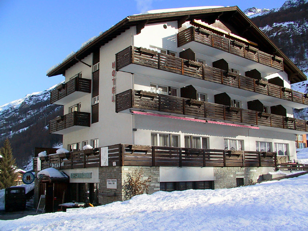 B&B Matterhorn Golf Randa Bagian luar foto