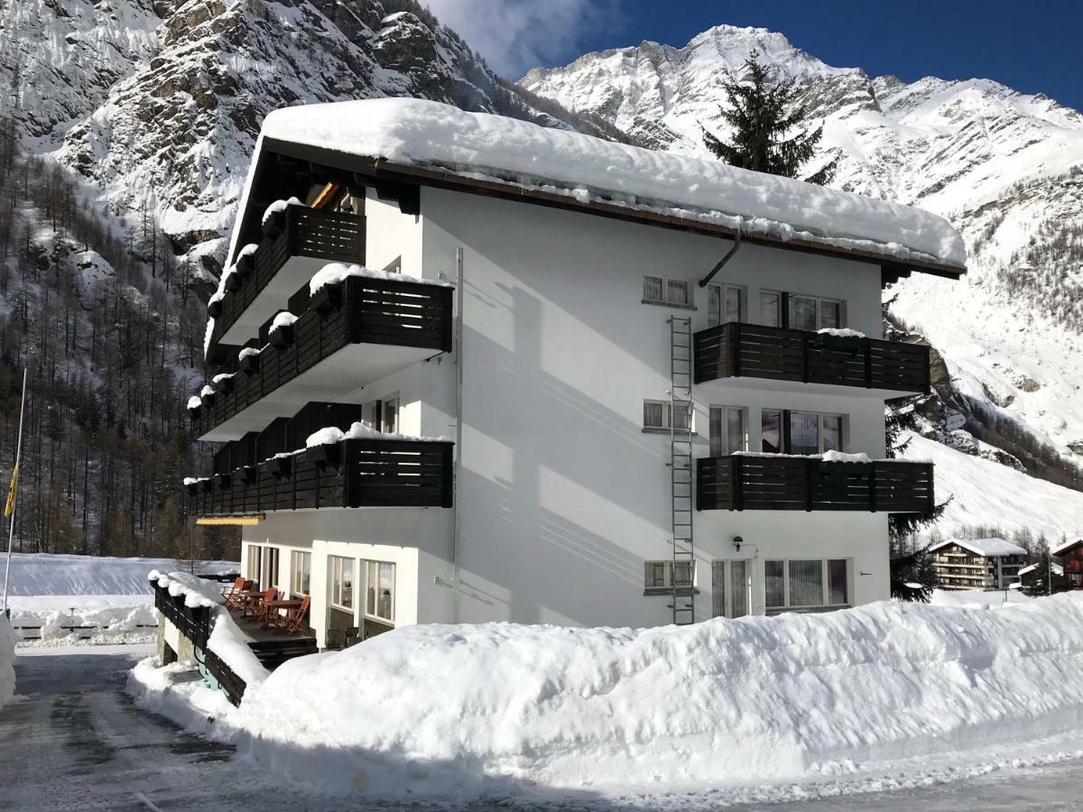 B&B Matterhorn Golf Randa Bagian luar foto