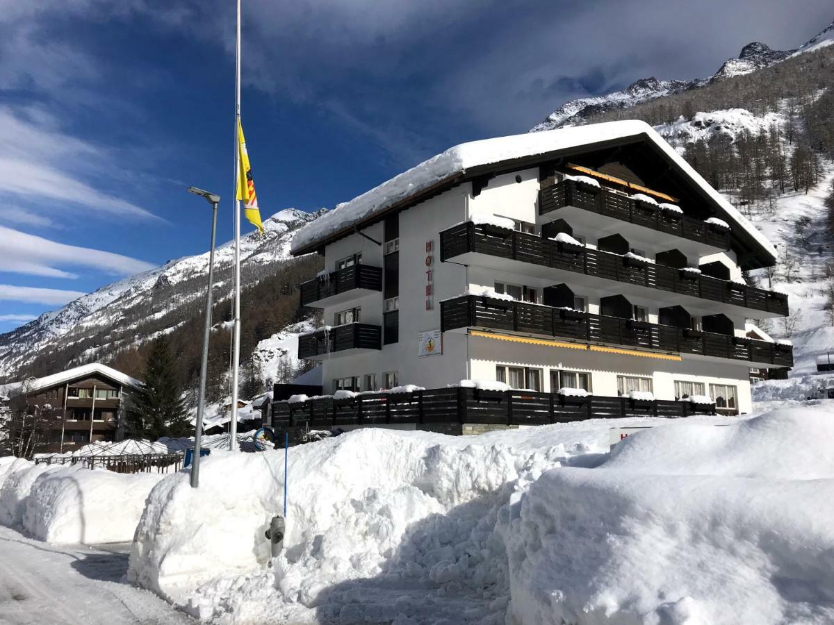 B&B Matterhorn Golf Randa Bagian luar foto